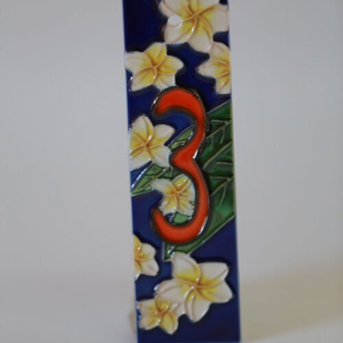 House number tile -flower